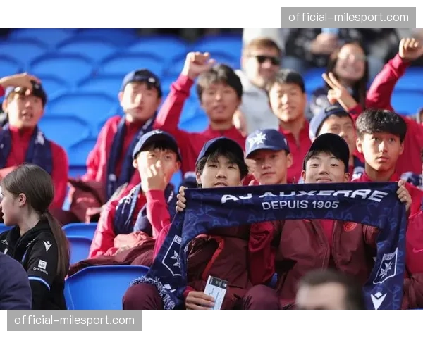 镜头记录：欧塞尔青训学院小球员进行小型战术版对抗演练